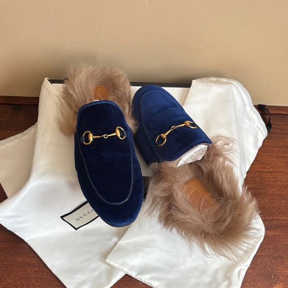 Gucci Navy Velvet Loafers with Gold Accent - Picture 4 of 4